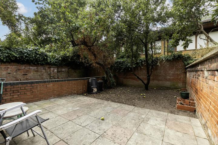 			1 Bedroom, 1 bath, 1 reception Flat			 Heathfield Park, Willesden Green (Council tax, Gas+ Water Included)